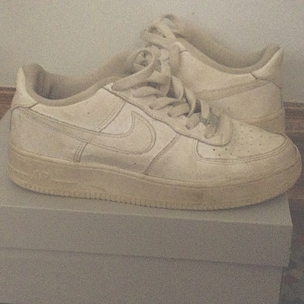 Air Force 1 size 6Y (white)